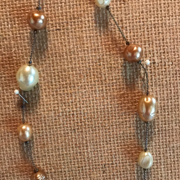 Pearl and silver tone necklace - Picture 4 of 4